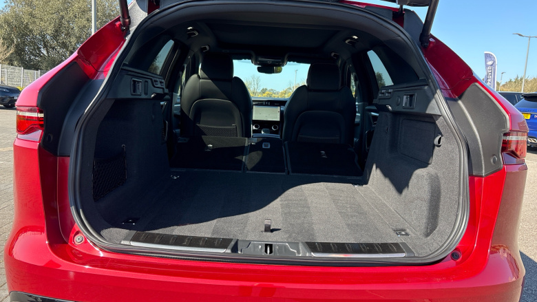 Jaguar F-Pace 2.0 D200 R-Dynamic SE Black 5dr Auto AWD Diesel Estate